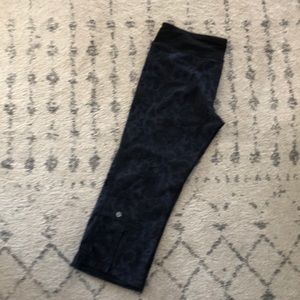 Lululemon Crop 10